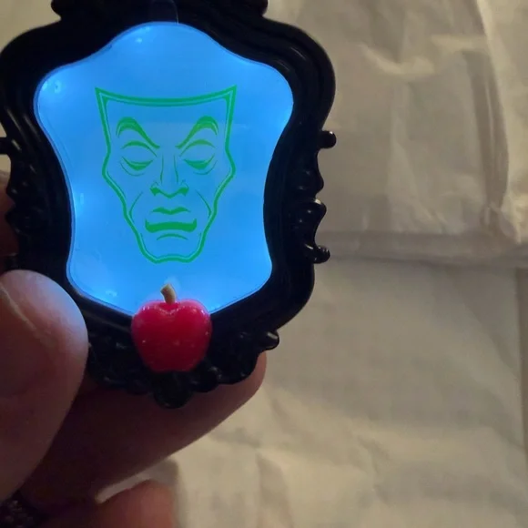 Bath and Body Works pocket bac holder for Evil Queen - Picture 4 of 5